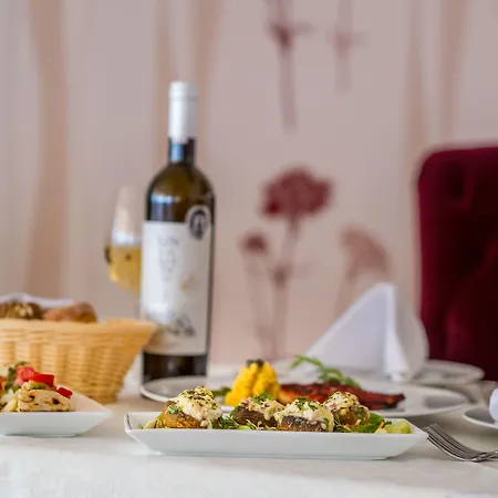 Отель Odyssey Hotel & Spa 4*